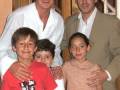 David Beckham posa con su familia en una imagen familiar y alegre.