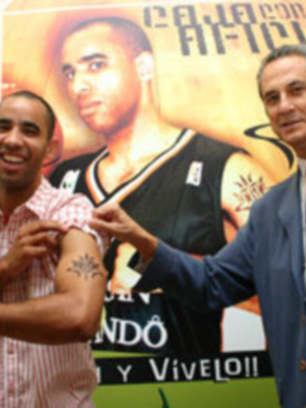 Carlos Cherry es la imagen de la campaña de abonos del Caja San Fernando