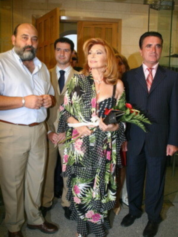 Emotivo homenaje a Rocio Jurado que recibio la Yerbabuena de Plata en Las Cabezas de San Juan