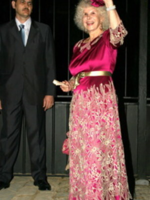 La Duquesa de Alba, feliz por la boda de su hijo Cayetano,saludó a los medios