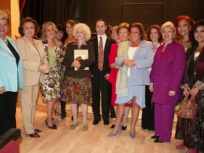 La duquesa de Alba homenajeada y entrevistada a 24 horas de la boda de su hijo Cayetano