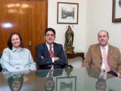 El Colegio de Abogados secunda a la Trinidad en el indulto a un preso por la coronación
