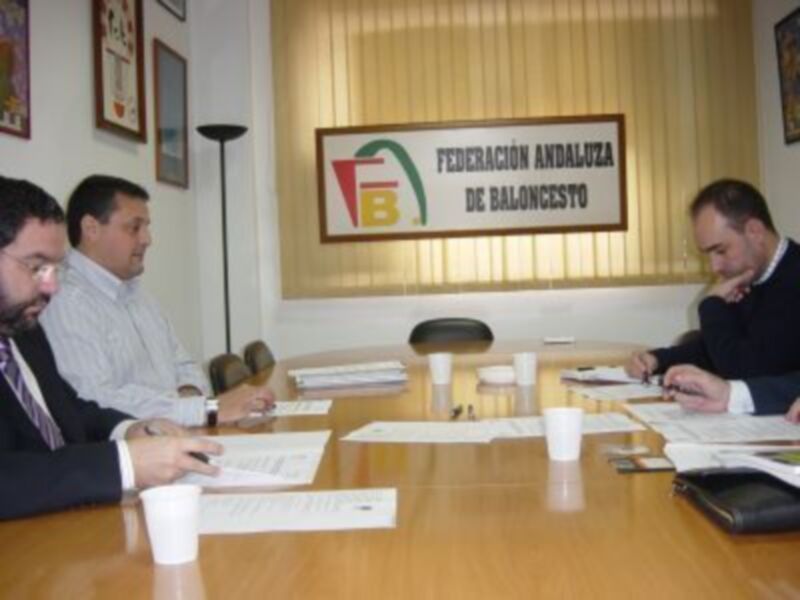 Convocatoria del curso de entrenador de baloncesto de II nivel