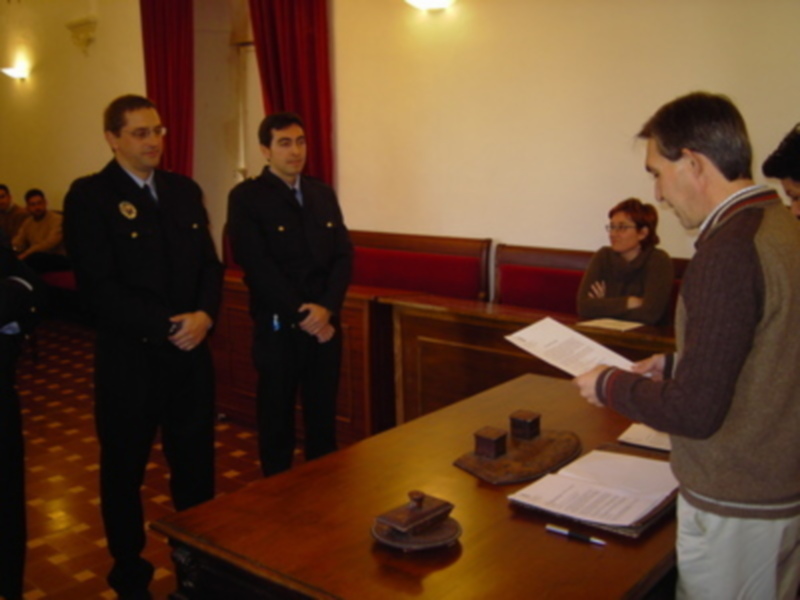 Toma de posesión de dos nuevos agentes de la Policía Local en Lora del Río