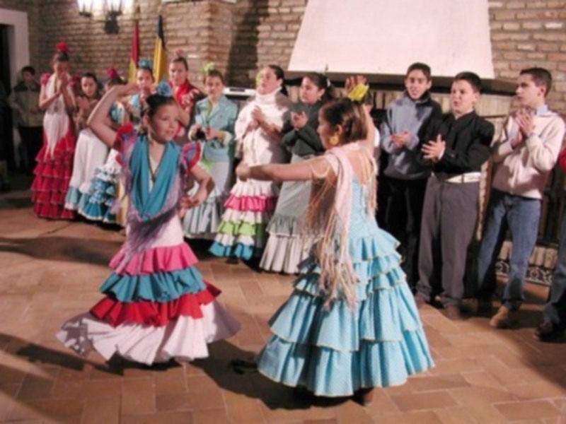 La música y la gastronomía, grandes protagonistas del acto del Día de Andalucía en Gines