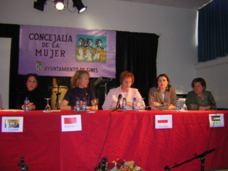 Gines se acercó a la situación de las mujeres en el mundo con motivo del 8 de marzo