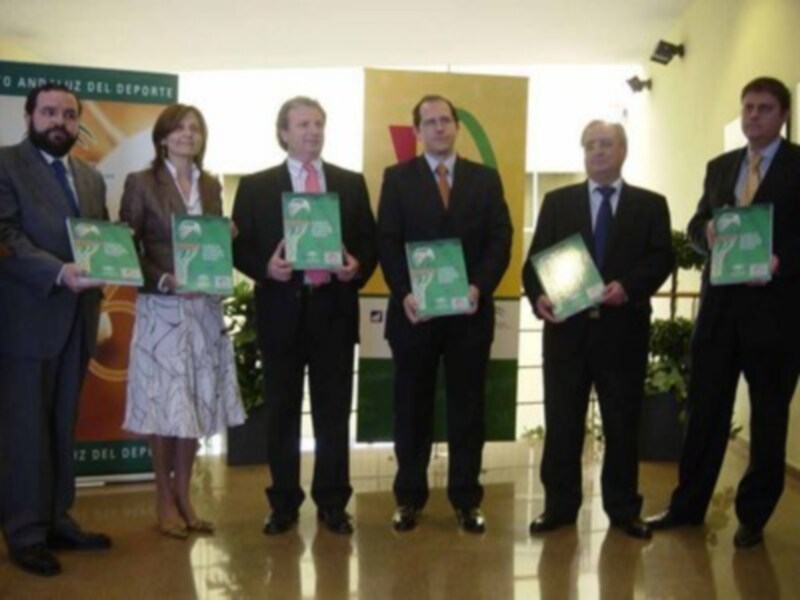 Presentado en Málaga el libro 75 Años de historia del baloncesto andaluz