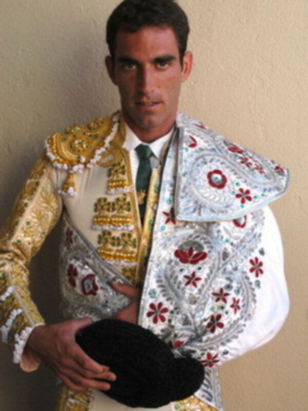 Salvador Cortes triunfador de la Feria de Sevilla , premio El Corte Ingles  y Maestranza