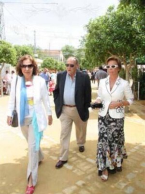Paloma San Basilio se divierte en la Feria de Jerez