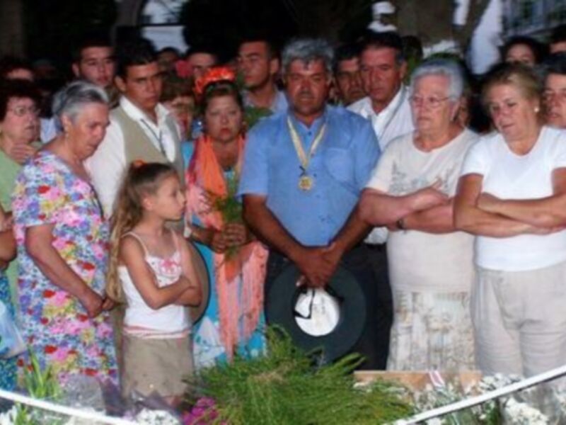 La Hermandad del Rocío de Chipiona rezó ante la tumba de Rocío Jurado