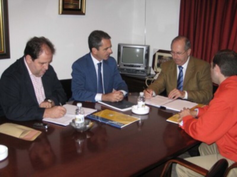 Firmado el contrato de obras para la futura Casa de la Cultura de Gines
