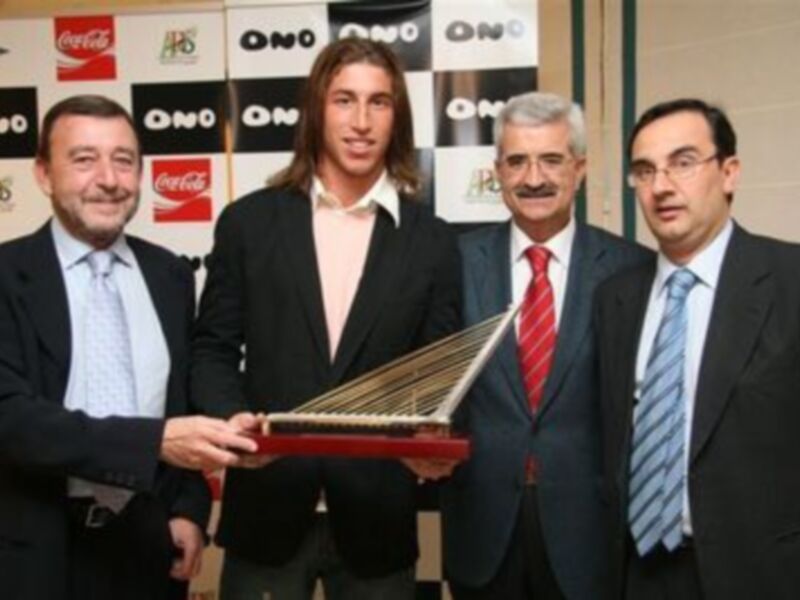 Sergio Ramos recibe el premio ONO en la cena de navidad de la Asociación de la Prensa Deportiva Sevillana