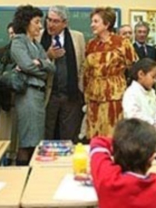 La ministra de Educación, Mercedes Cabrera, visita el colegio Andalucía dentro de Nuestro Baloncesto Integra
