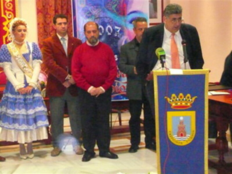 Miguel Gallardo presento a Isabel Fayos como pregonera del Carnaval de Chipiona