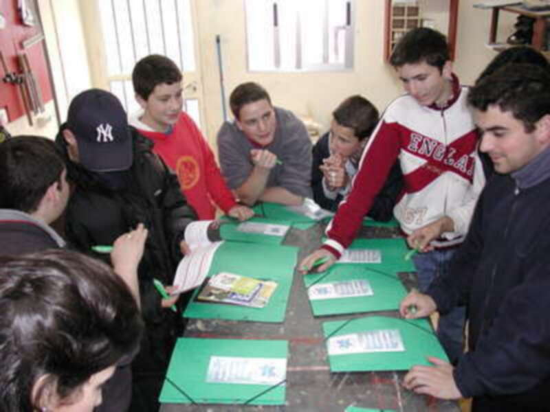 Gines: información sobre el SIDA para los jóvenes del Proyecto Ribete