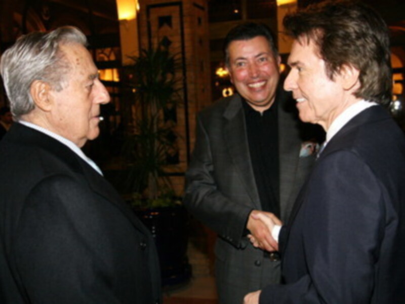 Raphael, Litri y Saramago, celebran sus medallas de Andalucia
