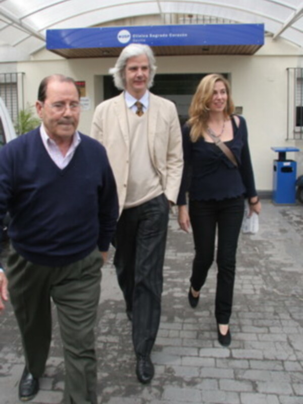 La duquesa de Alba sale de cuidados intensivos y sus hijos con ella