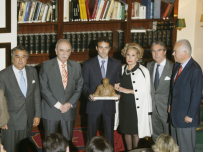 Enrique Ponce recogió el I Trofeo Memorial Manolo Vázquez