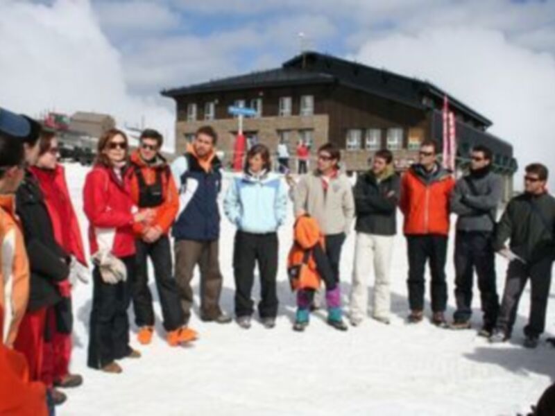 Cuarenta alumnos conocen las nuevas alternativas de ocio de montaña en un curso impartido en Sierra Nevada (Granada)