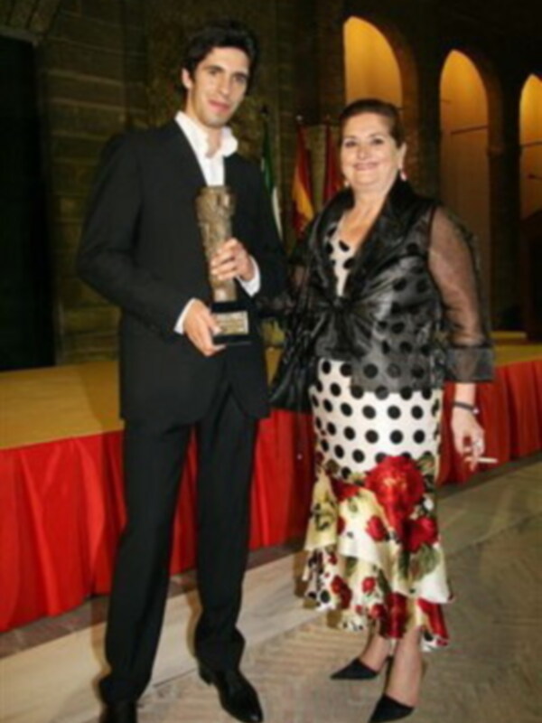 Alejandro Talavante recibio el premio Puerta del Principe de El corte Ingles