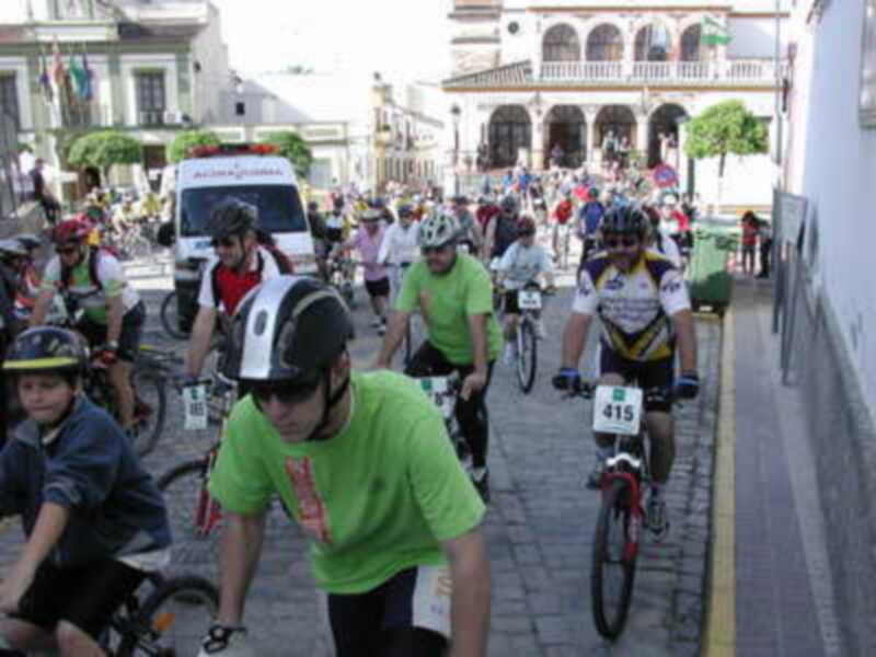 Más de 400 personas participaron en la Marcha Cicloturista Caminos del Aljarafe