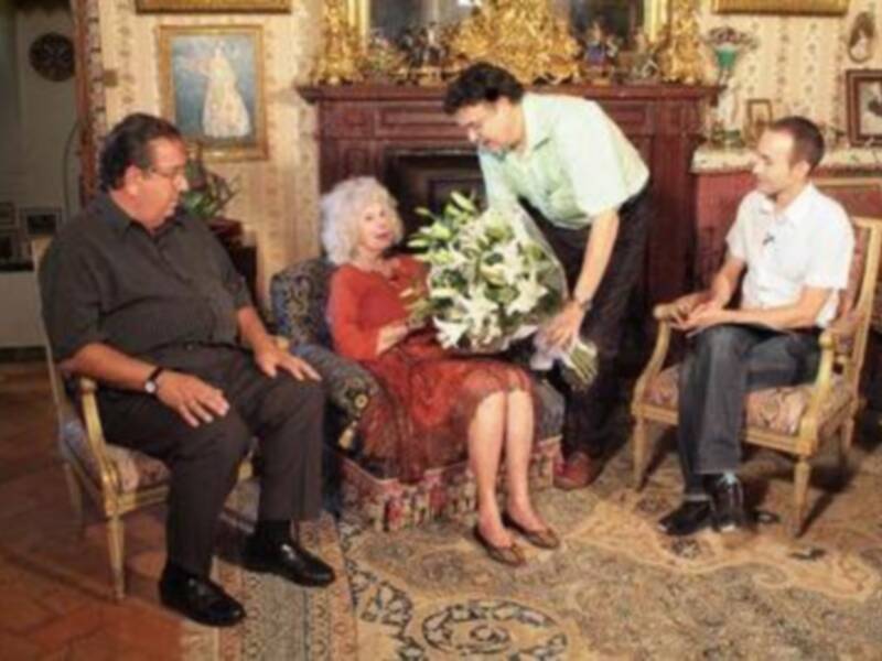 LA DUQUESA DE ALBA SALUDA A LOS LECTORES Y RESPONSABLES DE sevillapress.com