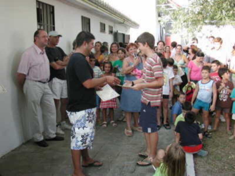 La entrega de diplomas cierra las escuelas deportivas de verano en Gines