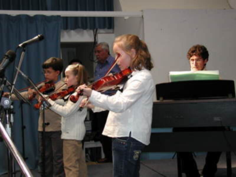 La Audición de Navidad de la Escuela de Música de Gines volvió a llenar el Salón Multiusos