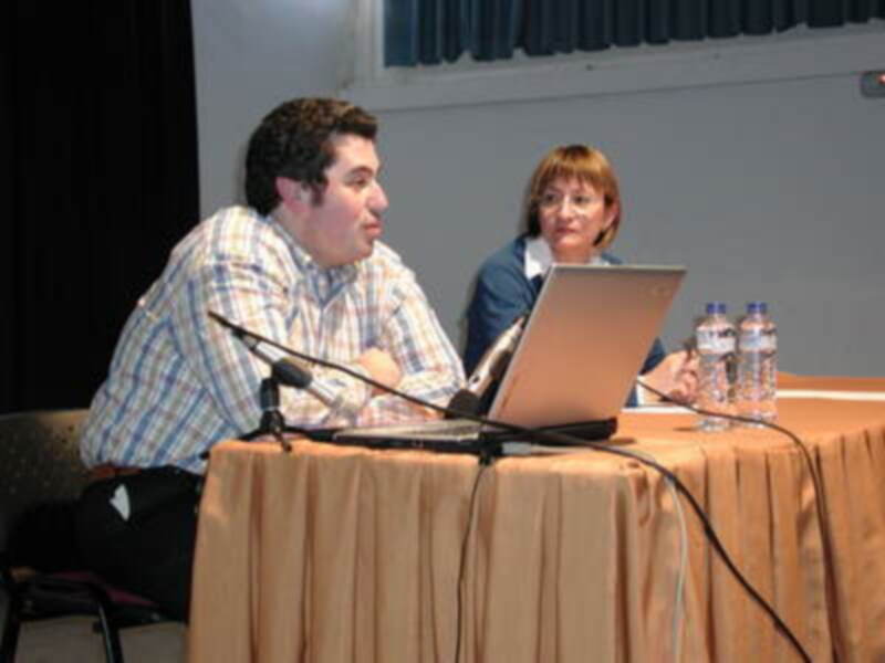 Una conferencia abordó en Gines la relación entre la naturaleza y las matemáticas