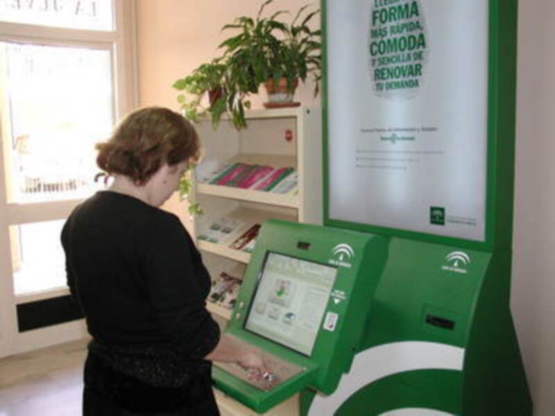 Gines cuenta con un nuevo punto de información y gestión del SAE en la Casa Amarilla