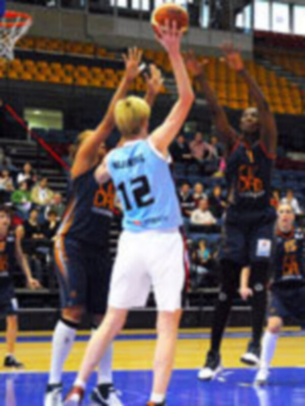 El Perfumerías frena en seco al Rivas, que se complica su acceso al playoff de la Liga Femenina
