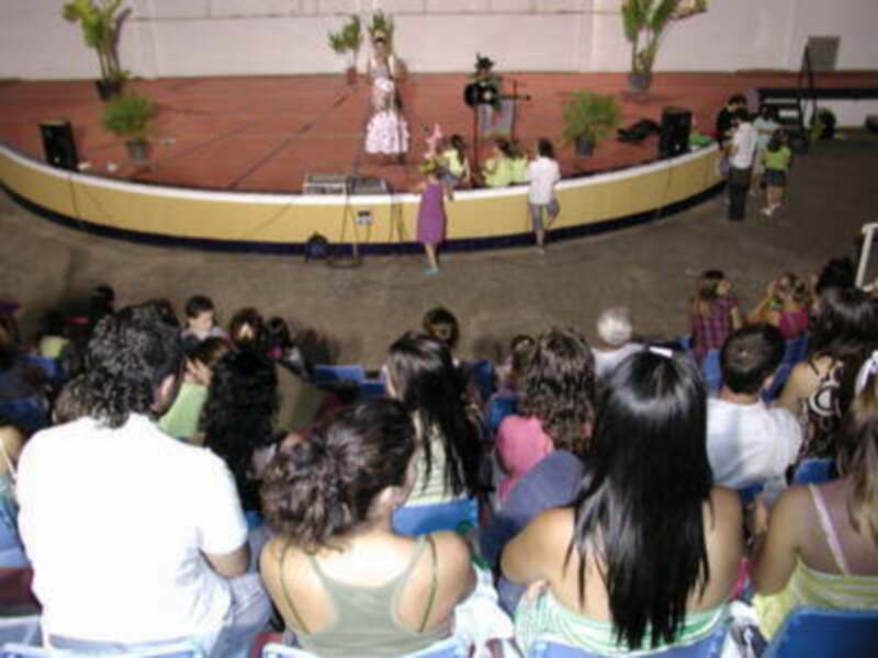 Gines: una Jornada Intercultural Solidaria recaudó fondos para ayudar al pueblo cubano