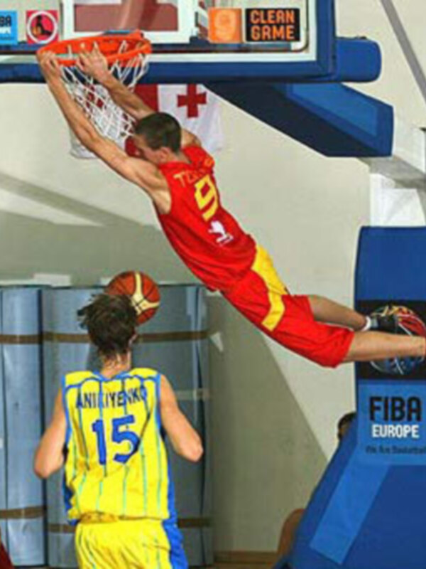 España reacciona a tiempo y consigue la victoria ante Serbia (50-48)