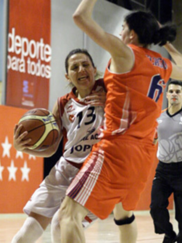 Espectacular remontada del Canoe ante el Caja Rural y el Badajoz se aprovecha del tropiezo del Pio XII para liderar el grupo A de LF2