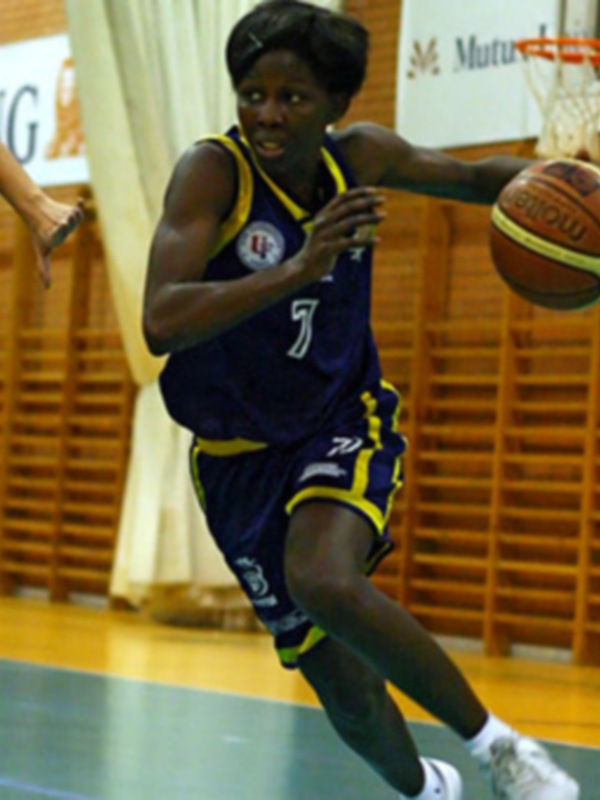 El Universitario de Ferrol frena la progresión del Caja Rural en el grupo A de la LF2