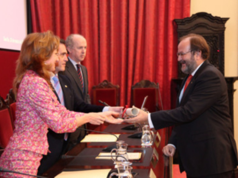 Federico París Carballo recibe el VI Premio a la Investigación Javier Benjumea Puigcerver del Consejo Social, la Universidad de Sevilla y la Fundacion Focus Abengoa