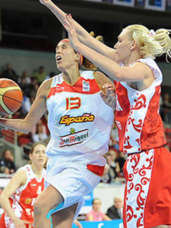 Rusia se vuelve a cruzar en el camino de España (61-77) apeándola de la final