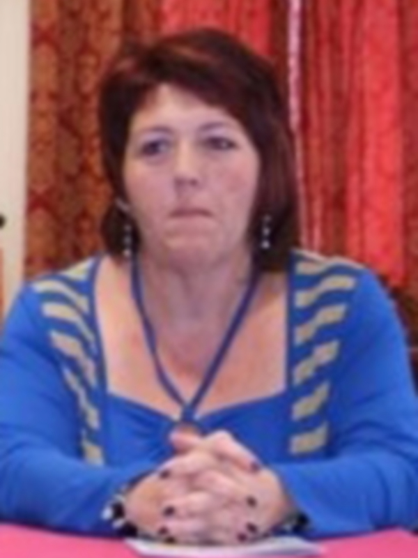 La Delegada de Vivienda anuncia en el video promocional socialista  de la gestión en los últimos dos años que la empresa municipal de vivienda Caepionis S.L. no había sido creada por Izquierda Unida.(Chipiona)