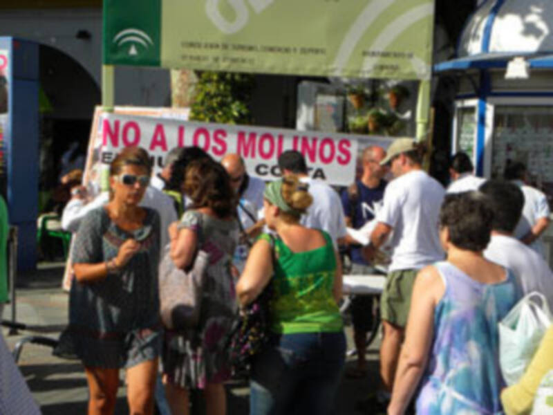 La plataforma comarcal POR UN HORIZONTE SIN MOLINOS obligada a retirar la mesa informativa de recogida de firmas en Chipiona--