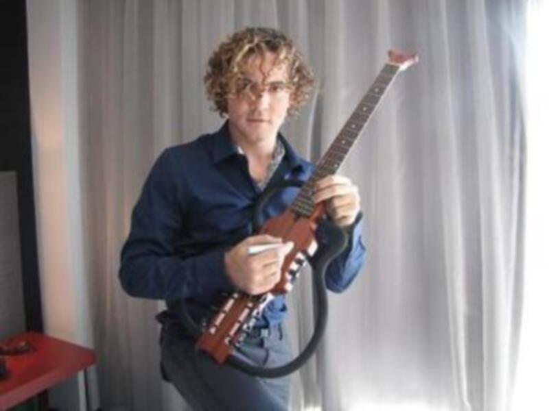 David Bisbal se suma a la iniciativa solidaria 'Una guitarra para el Sáhara'