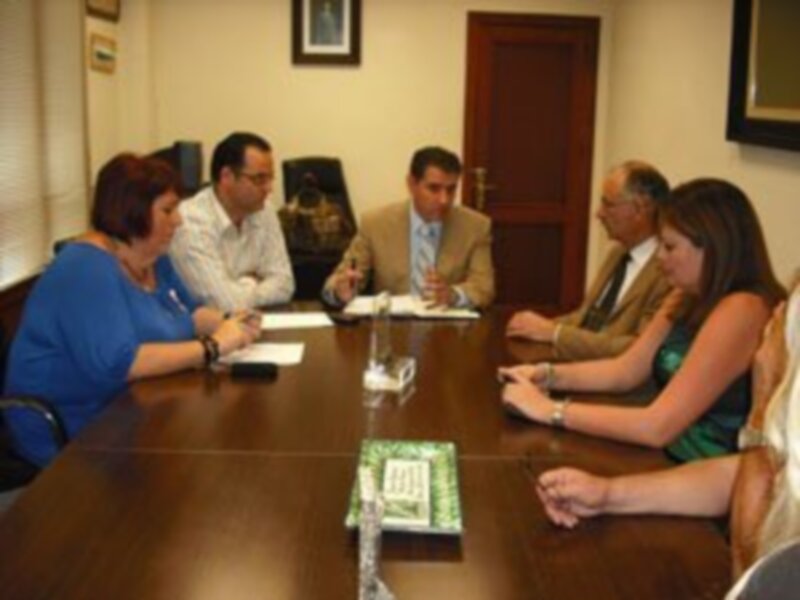 Seguridad Ciudadana presenta el proyecto de un parque de educación vial al Jefe Provincial de Tráfico(Chipiona)