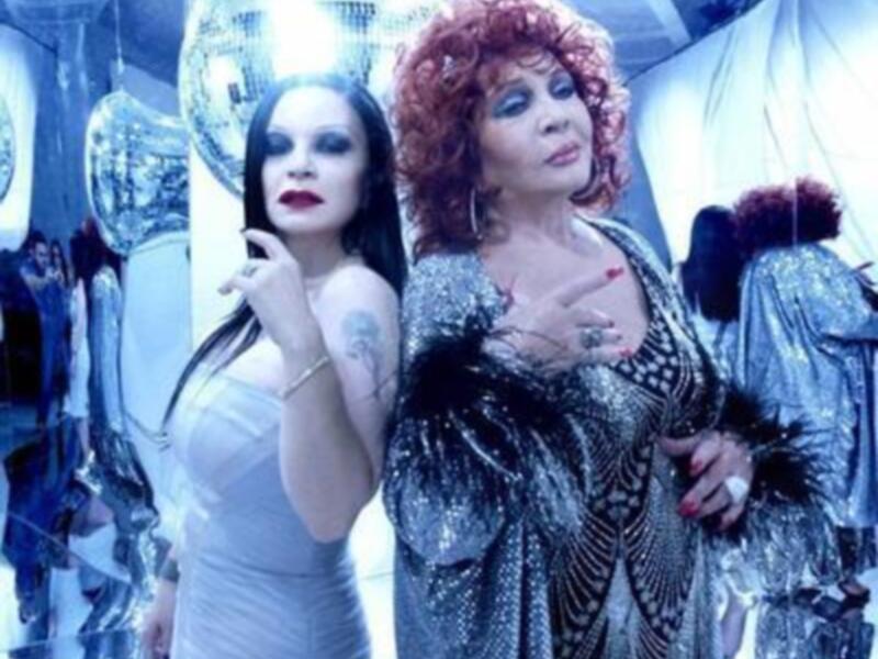 Sara Montiel canta a dúo con Alaska
