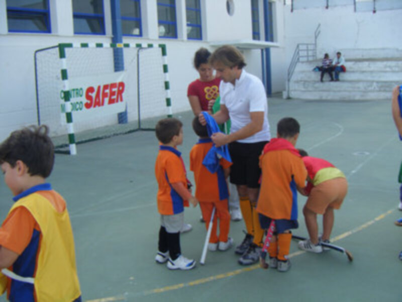 PARTICIPACIÓN DE LA ESCUELA DE HOCKEY SAFER-CHSF EN EL PRIMER ENCUENTRO INTERESCOLAR EN ARMILLA