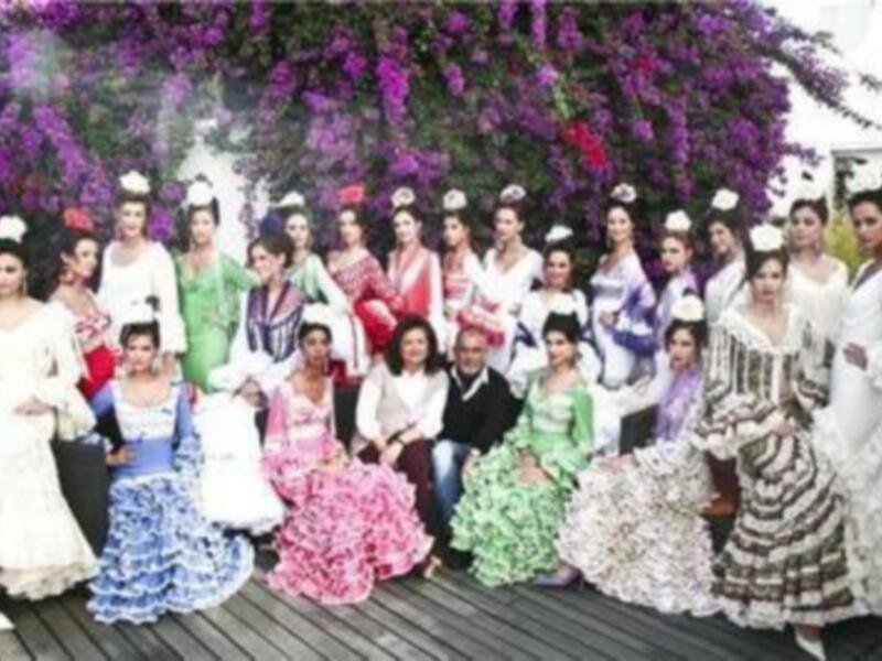 Las candidatas a Miss Sevilla 2009 posan con impresionantes trajes de flamenca de Pilar Vera 