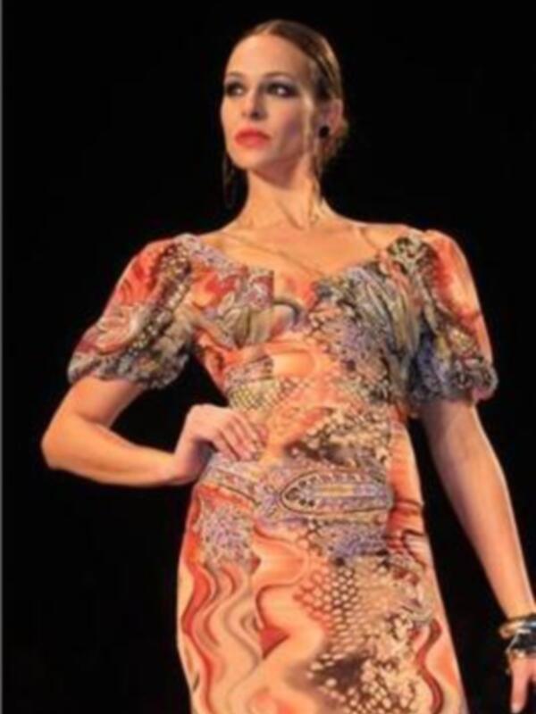 Eva González vuelve a las pasarelas y recibe un homenaje en Sevilla