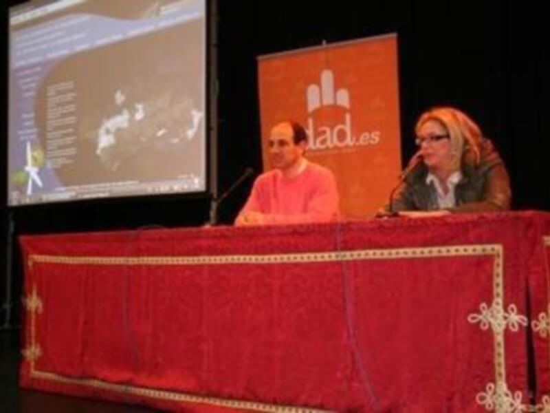 ADAD abre las Jornadas Medioambientales de Pilas jugando al trivial de las energías renovables 