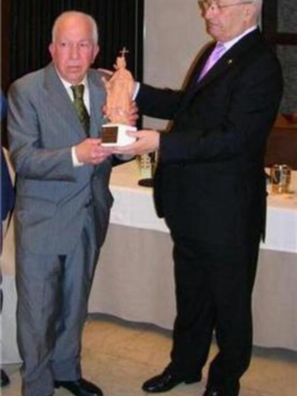 El pasado domingo día 21 se le hizo entrega del VIII Javier de Honor a D. Juan Borrero Campos orfebre y capataz