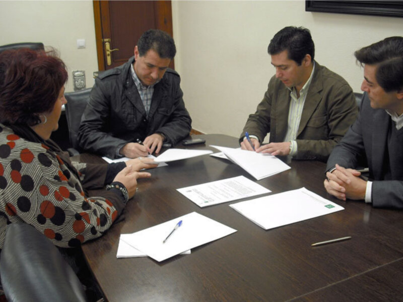Ayuntamiento y EPSA firman una adenda al convenio de Camacho Baños(Chipiona)