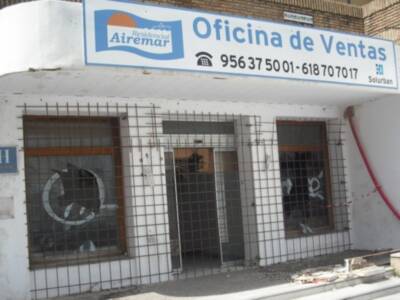 El Ayuntamiento de Chipiona acomete el cerramiento provisional de las obras del hotel Cruz del Mar como medida de seguridad