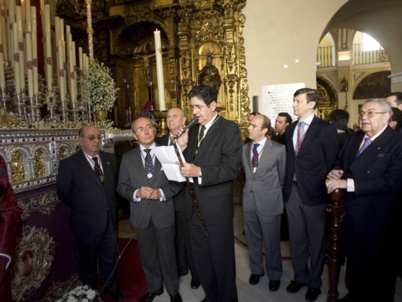 El Colegio de Abogados entregó el Bastón de Mando de la Institución a la Virgen de la Concepción.